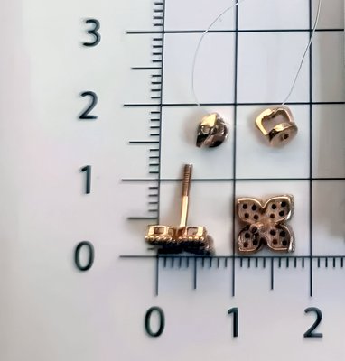 Золотые серьги-пусетыиз красного золота с фианитами 4