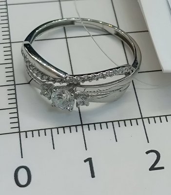 Кольцо из белого золота с фианитами 4