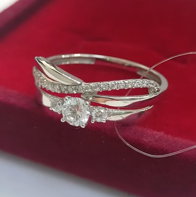 Кольцо из белого золота с фианитами 3