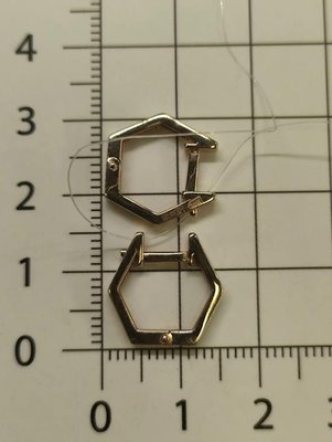 Серьги-кольца из красного золота с фианитами 6