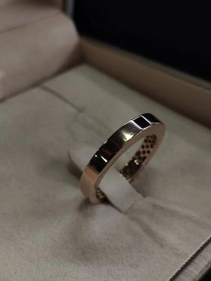 Кольцо из красного золота с ониксом 4