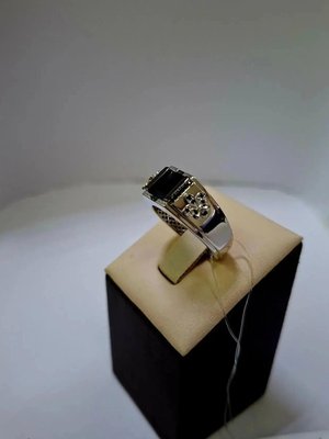 Печатка с ониксом и фианитами из серебра 2