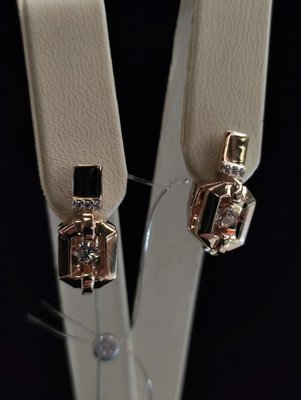 Серьги из красного золота с фианитами  2